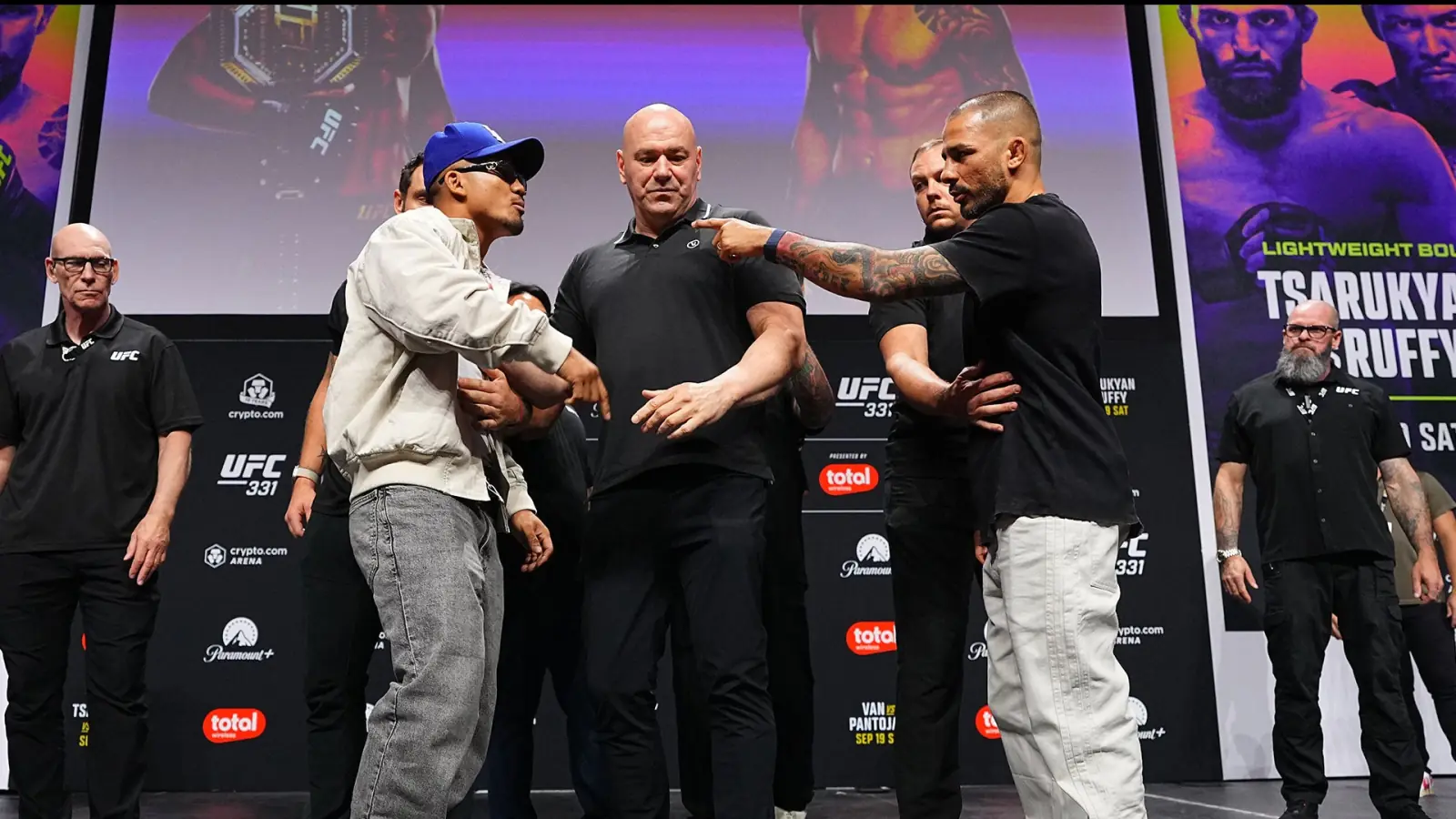 UFC 331 basın etkinliğinde Van ve Pantoja